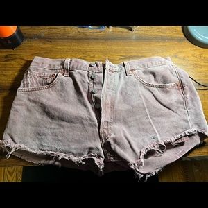 Dusty rose Levi 501 shorts